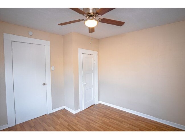 Building Photo - Happy and Convenient Home Near Downtown