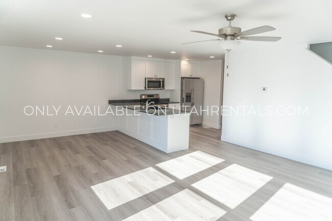 Building Photo - 868 N 200 W