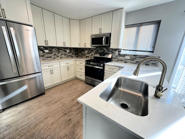 Foto del edificio - 924 Clover Ln