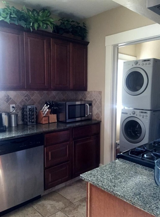 Foto del edificio - 1257 N Thorne Ave