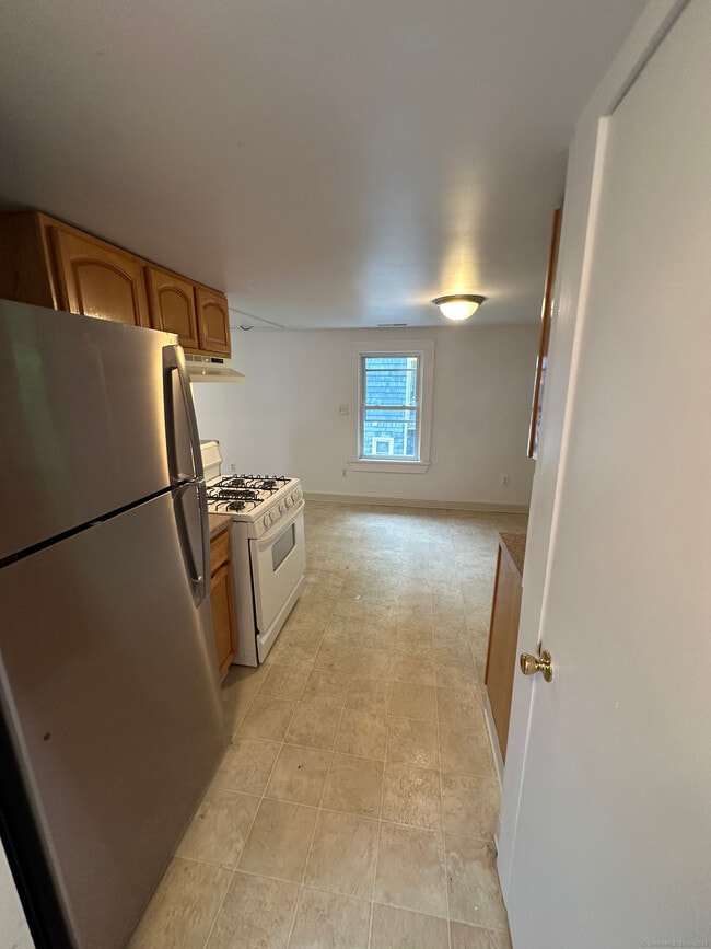 Building Photo - 151 Long Hill Ave