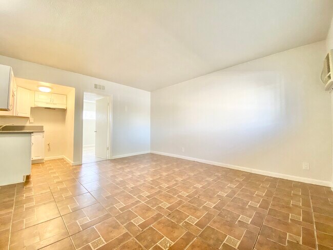 Building Photo - 100 E 69th Way