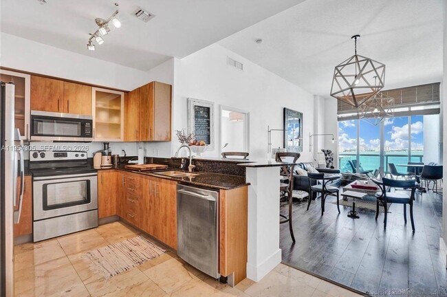 Foto del edificio - 7900 Harbor Island Dr