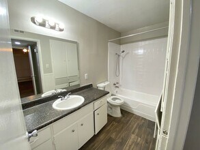 Building Photo - 1004 Allena Dr