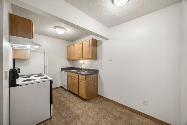 Building Photo - Clover Creek | Standard 2-Bedroom *