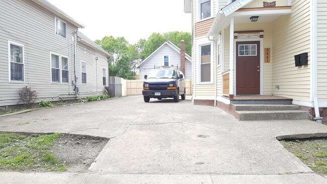 Building Photo - 3441 Seymour Ave
