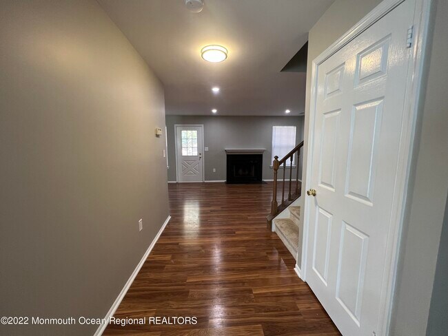 Foto del edificio - 246 Century Way