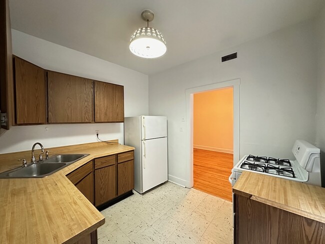 Foto del edificio - 3522 N Racine Ave