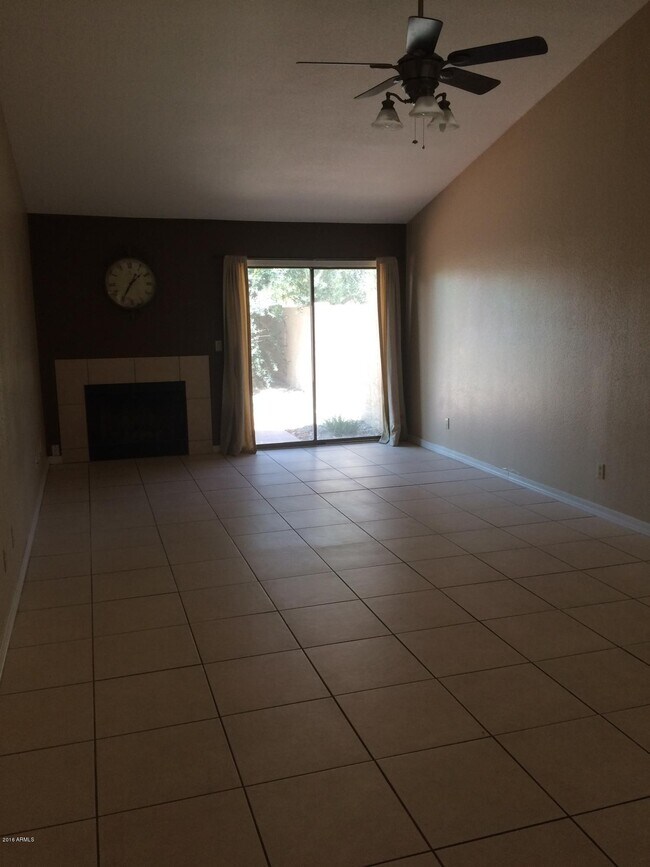 Foto del edificio - 304 E Bluebell Ln