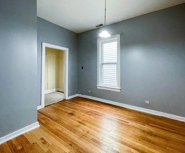 Foto del edificio - 2736 N Wilton Ave