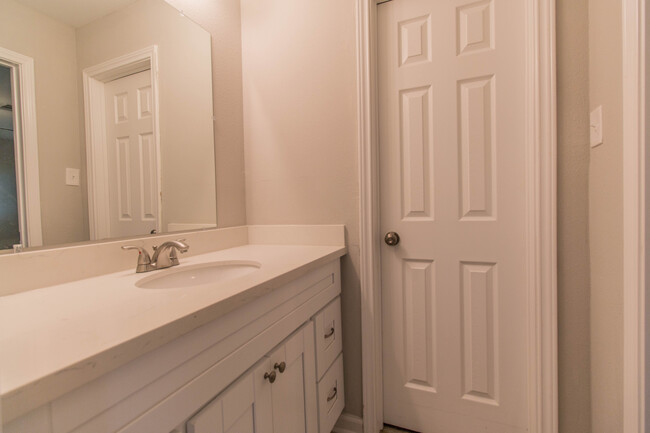 Master bathroom - 5750 Ludington Dr