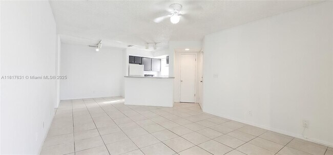 Foto del edificio - 3380 Pinewalk Dr N