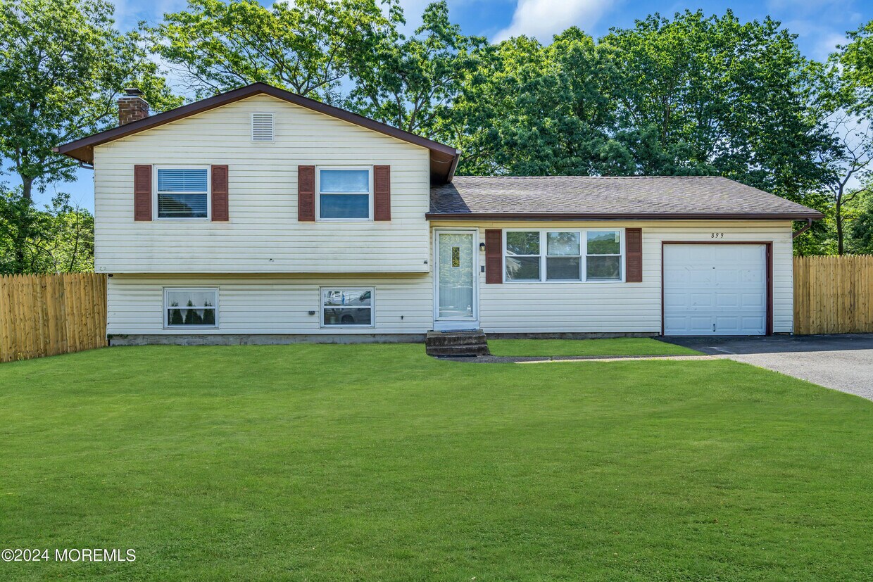Primary Photo - 899 Nantucket Ct