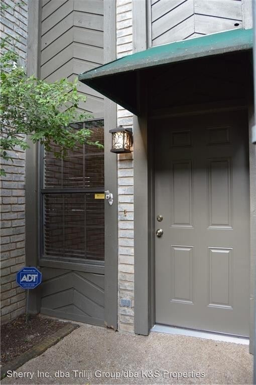 Building Photo - 2 br, 1.5 bath House - 1915 S.10th #103