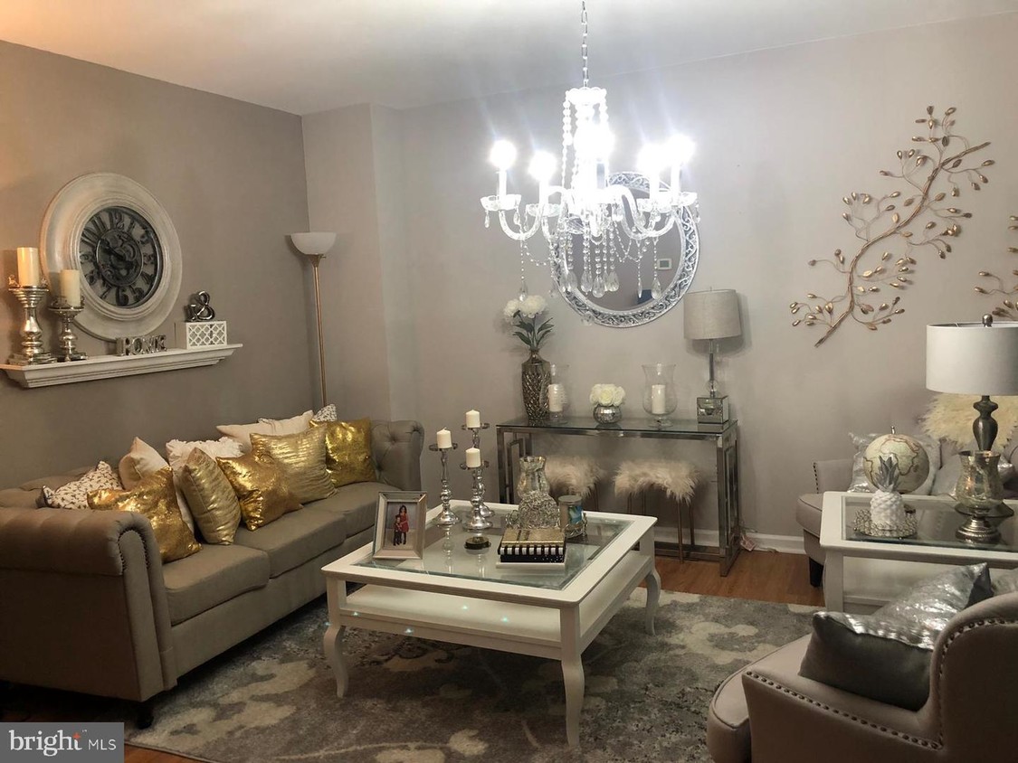 Foto principal - 2750 Mickle St