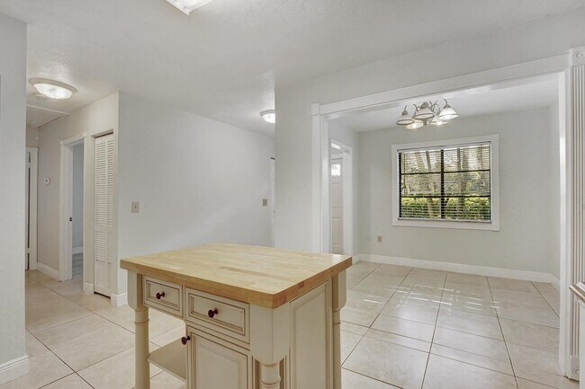 Foto del edificio - 2737 Lowson Blvd