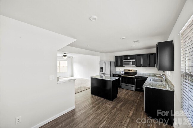 Foto del edificio - 708 Dillon Wy