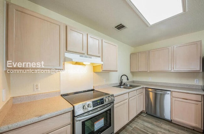 Building Photo - 386 Siebert Dr