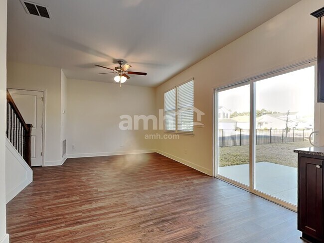 Foto del edificio - 5945 Hampton Creek Rd