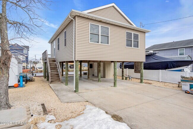 Foto del edificio - 227 Cedar Dr