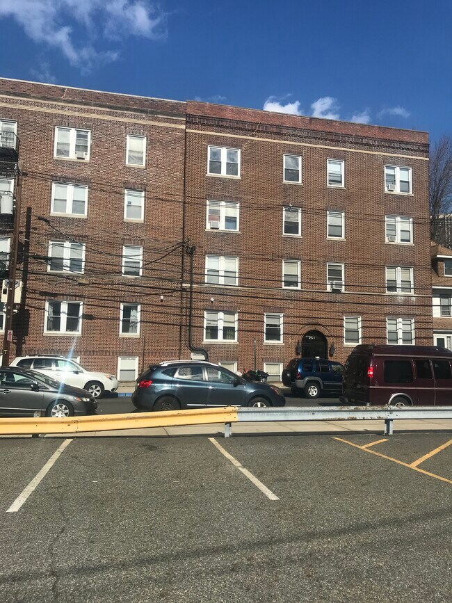 251 Lafayette Ave Unit 3, Cliffside Park, NJ 07010 Apartment for Rent