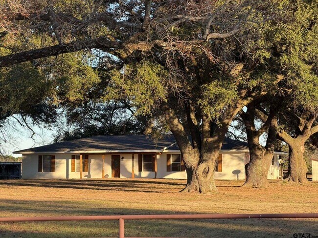 Foto del edificio - 2529 State Highway 11 W