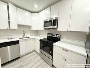 Building Photo - 15 Ruggles St