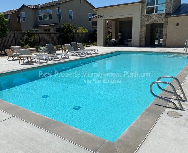 Building Photo - 2534 Mustang Dr