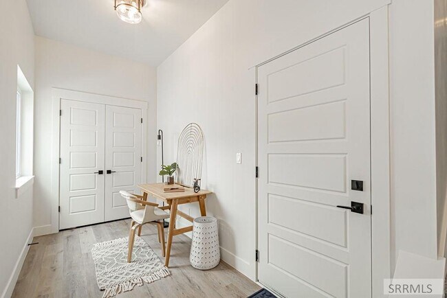 Foto del edificio - 676 E Court St