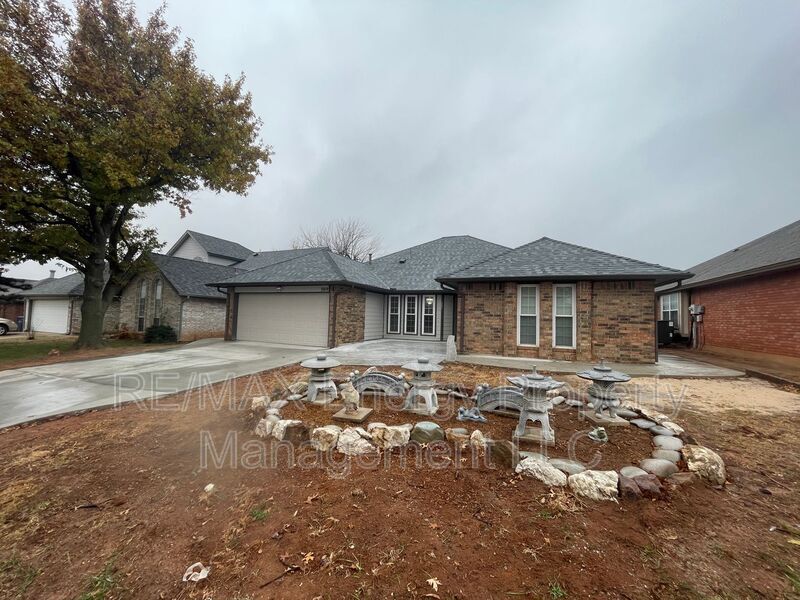 Primary Photo - 509 Greenfield Dr