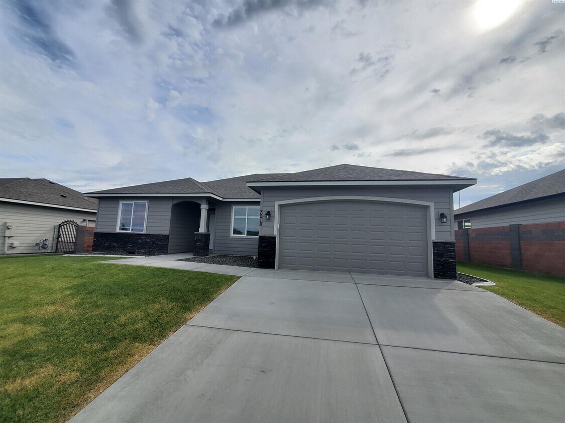 Foto principal - FOR RENT APPLE VALLEY ESTATES
