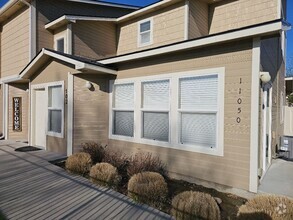 Building Photo - 11050 W Garverdale Ln