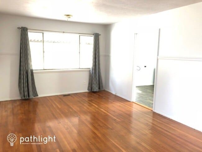 Foto del edificio - 2043 Kenwood Place Southeast