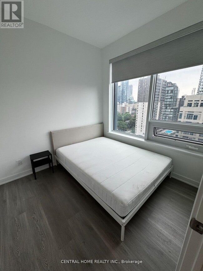Building Photo - 8 Wellesley St W