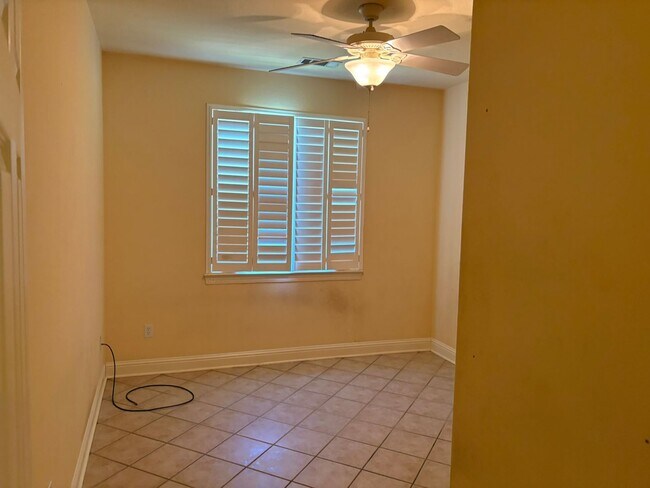 Foto del edificio - Spacious 1,950 Sq. Ft. Home with 3-Car Garage in Redding