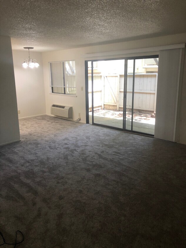 Foto principal - 956 Kiely Blvd