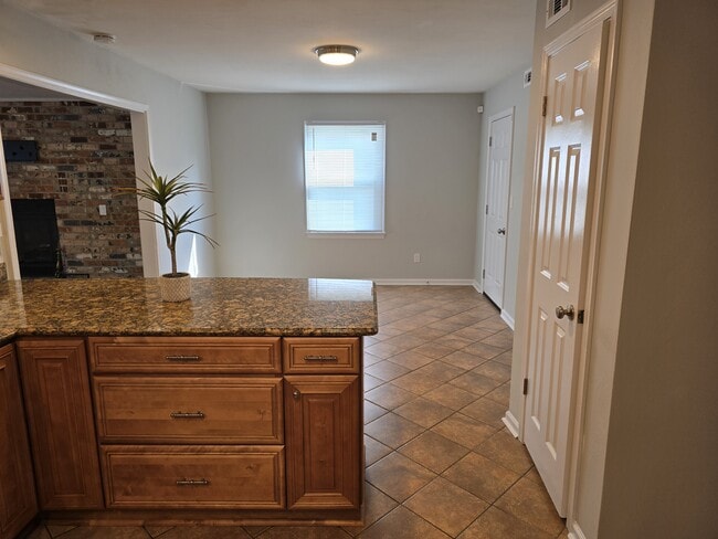 Kitchen - 1584 Boles Pl