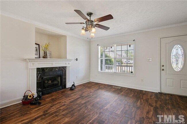 Foto del edificio - 1600 Silver Ridge Ct