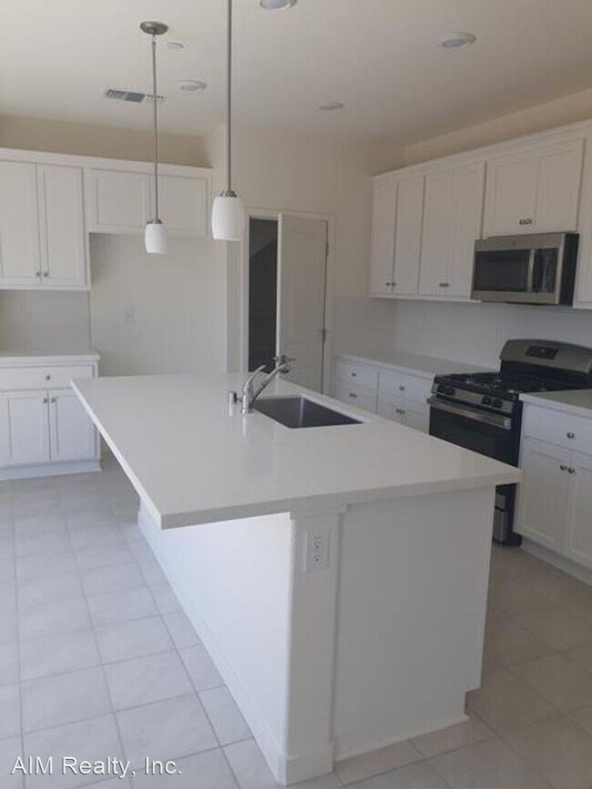 Building Photo - 4 br, 3 bath House - 4405 Sierra Pine Way