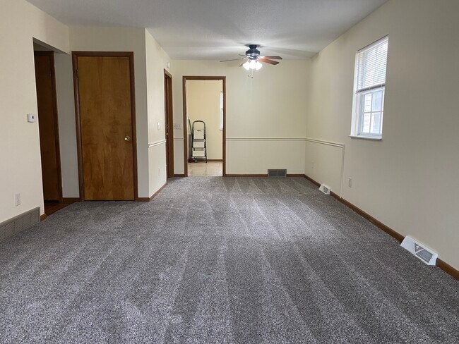 Building Photo - 3933 Clareridge Dr