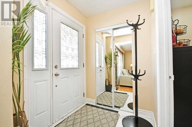 Photo du bâtiment - 3424 Clara Dr