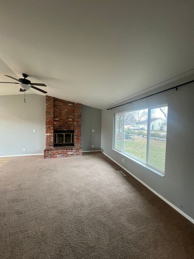 Building Photo - 3 Bed 2 Bath House