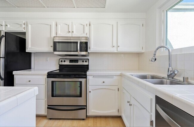 Foto del edificio - Gorgeous Beach Close Carlsbad Condo!