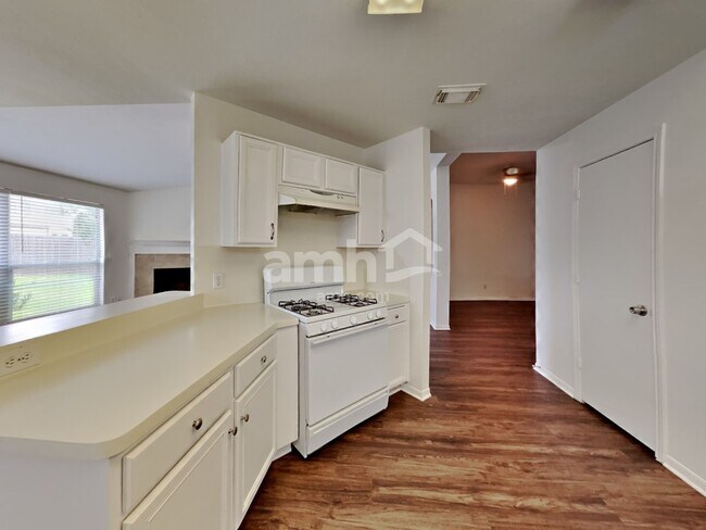 Foto del edificio - 2114 English Green Way