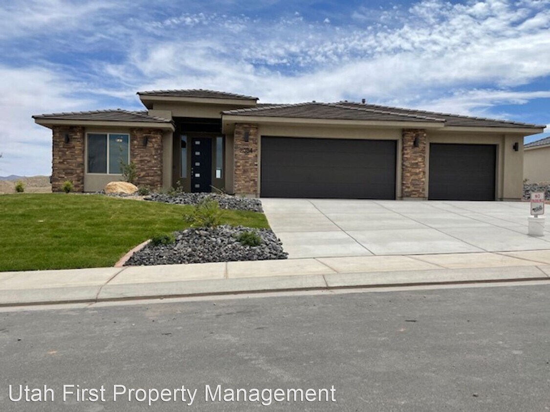 4 br, 2 bath House 2084 E Sunshine Trail House Rental in Saint