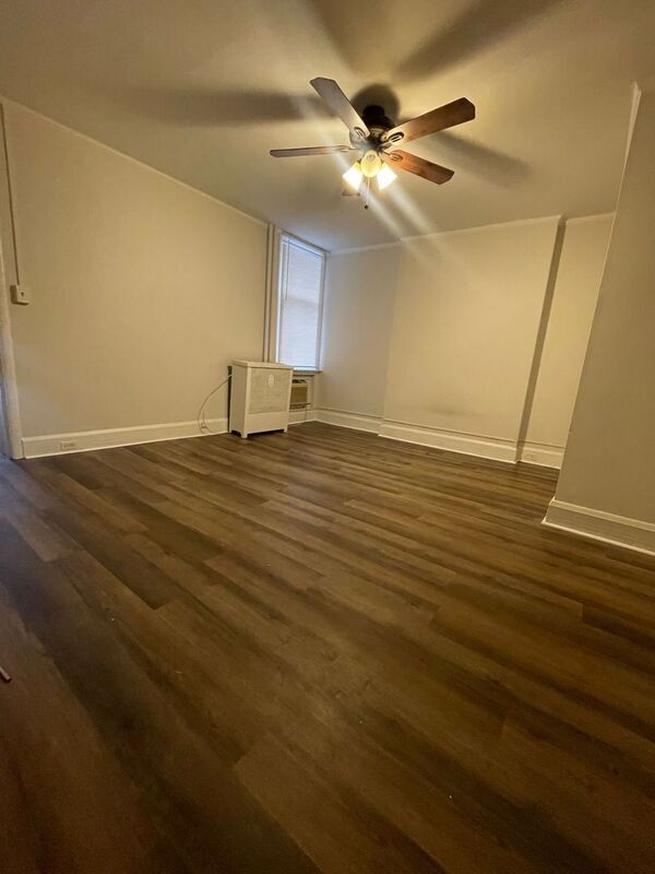 Foto del edificio - 2629 N Charles St