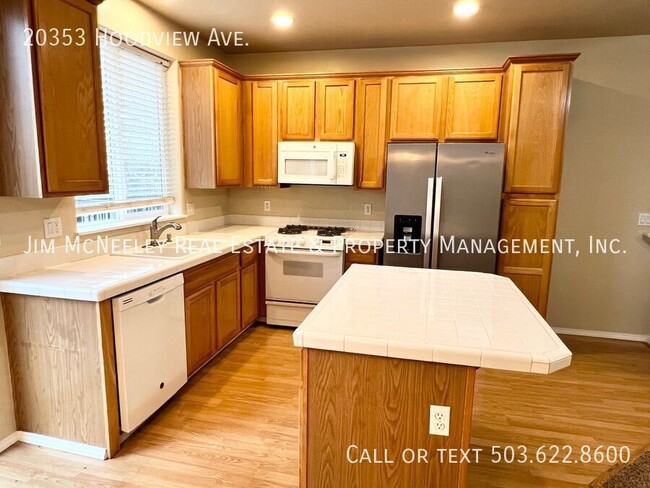 Foto del edificio - Spacious 3 Bedroom Townhome In West Linn