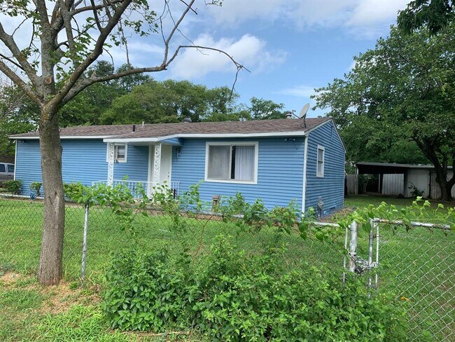 Building Photo - 607 Crestside Dr