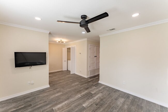Foto del edificio - Modern Elegance in Vibrant East Austin: Chic Duplex with Stylish Upgrades, Private Oasis, Prime L...