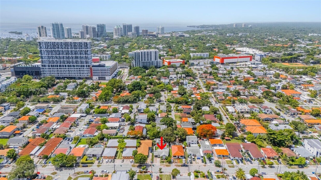 Foto principal - 2946 SW 26th St